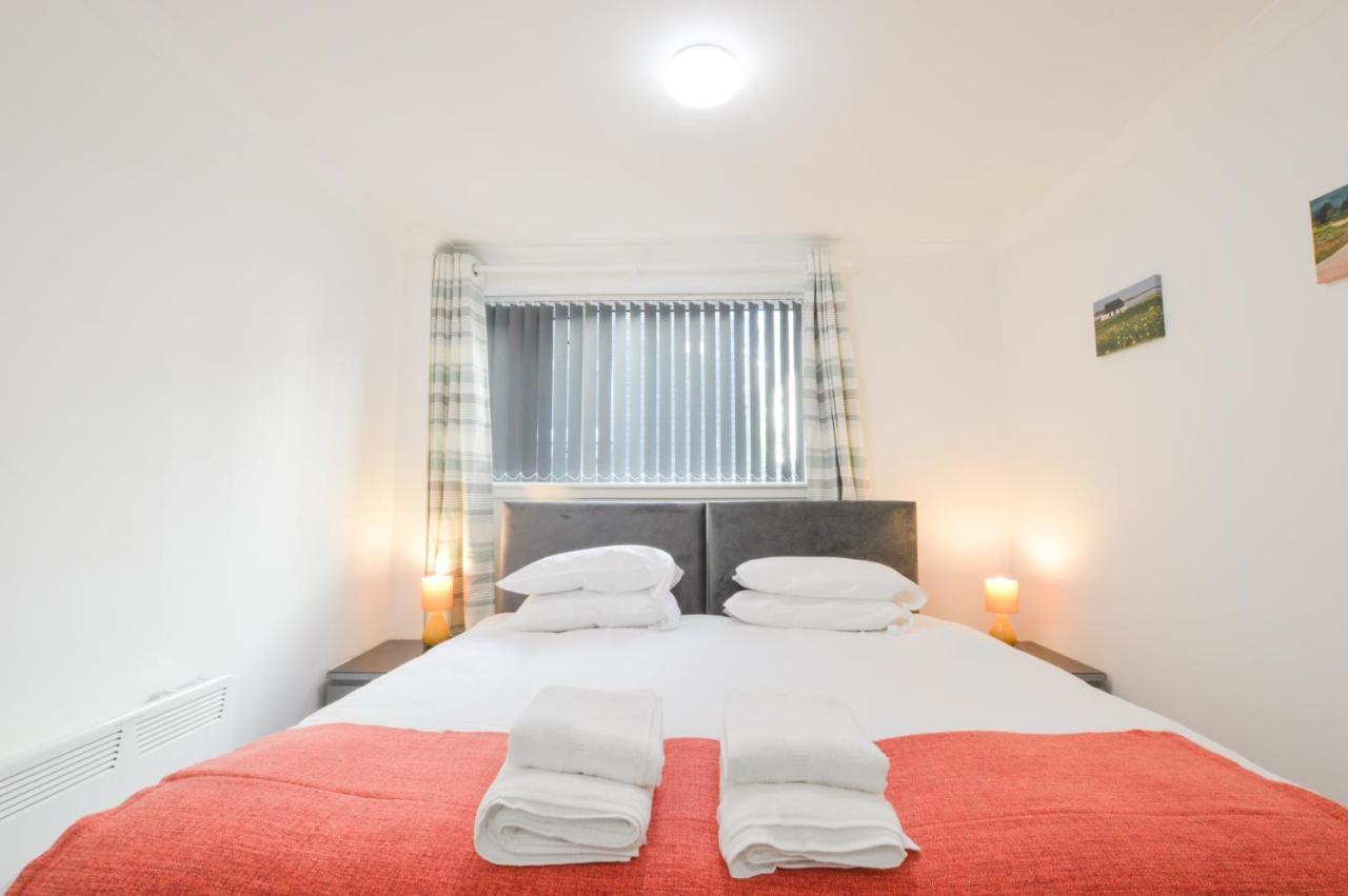 No 8 Westbay Apartment โอบาน ภายนอก รูปภาพ
